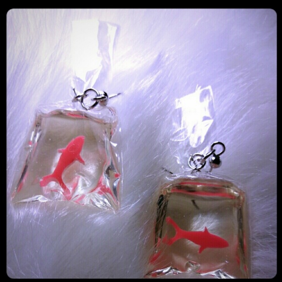 Unique design fish drop Earrings - Picture 2 of 3